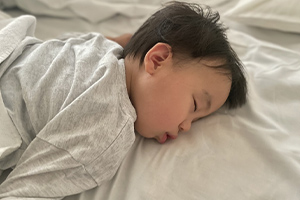 眠っている子ども